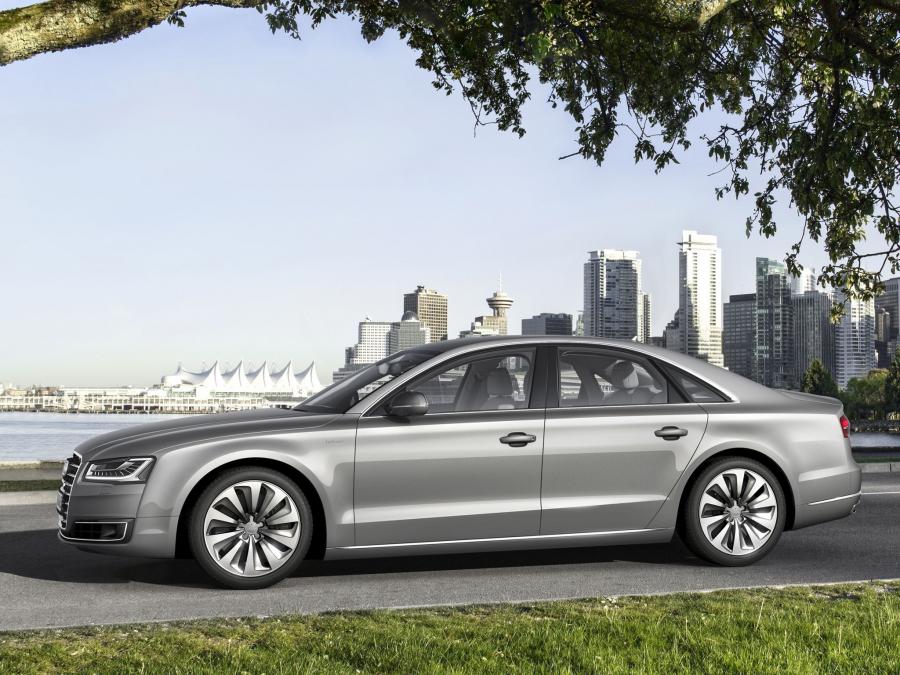  Audi A8 Hybrid (D4) 2013 года  (WW) (фото 3 из 11)
